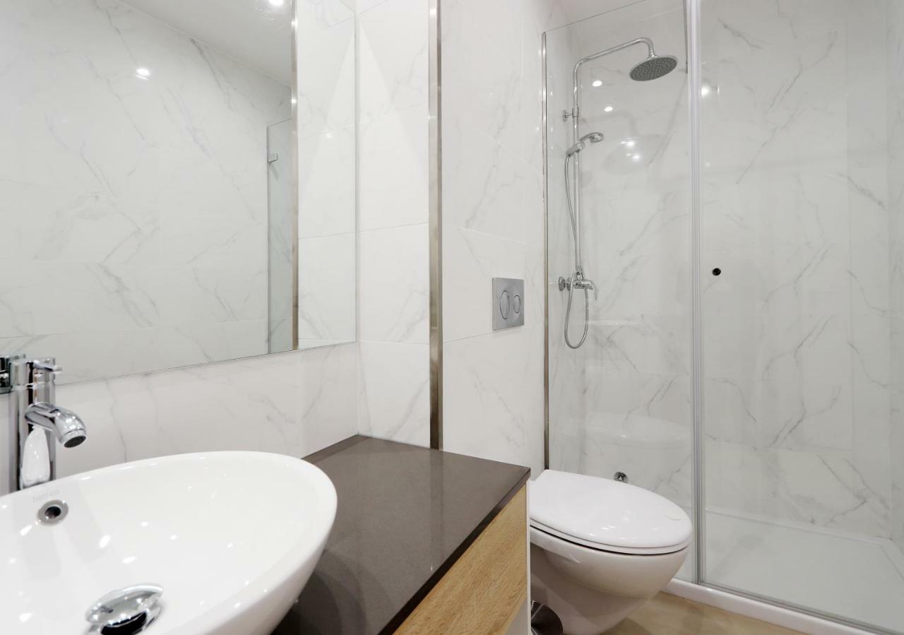 Hm - Living Batalha Square 2 Apartment Порто Екстериор снимка